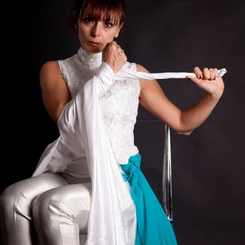 Costume di scena bianco e turchese — spettacoli Scenadinamica